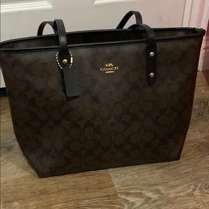 City Tote In Signature Canvas Brown